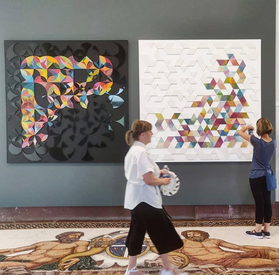 Oeuvre effectué par ma promotion à l'école de mosaïste en Italie, exposés dans le hall de cette école