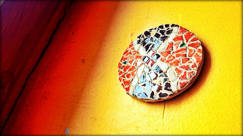 objet, disque mosaïque tribale