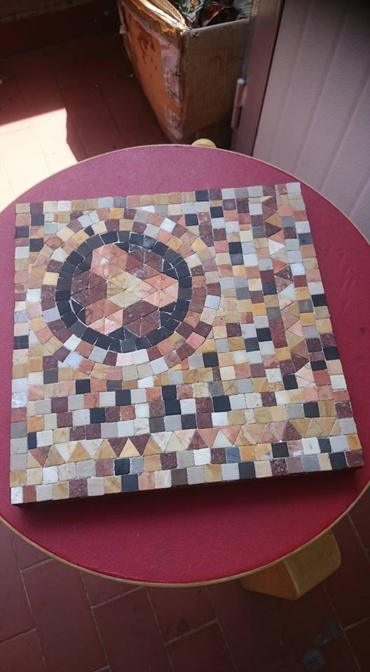 dessous de plat en mosaïque dans les couleurs orangés