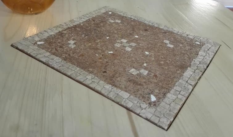 Dessous de plat en seminato, technique de terrassement vénitiens, insérer dan une table en bois