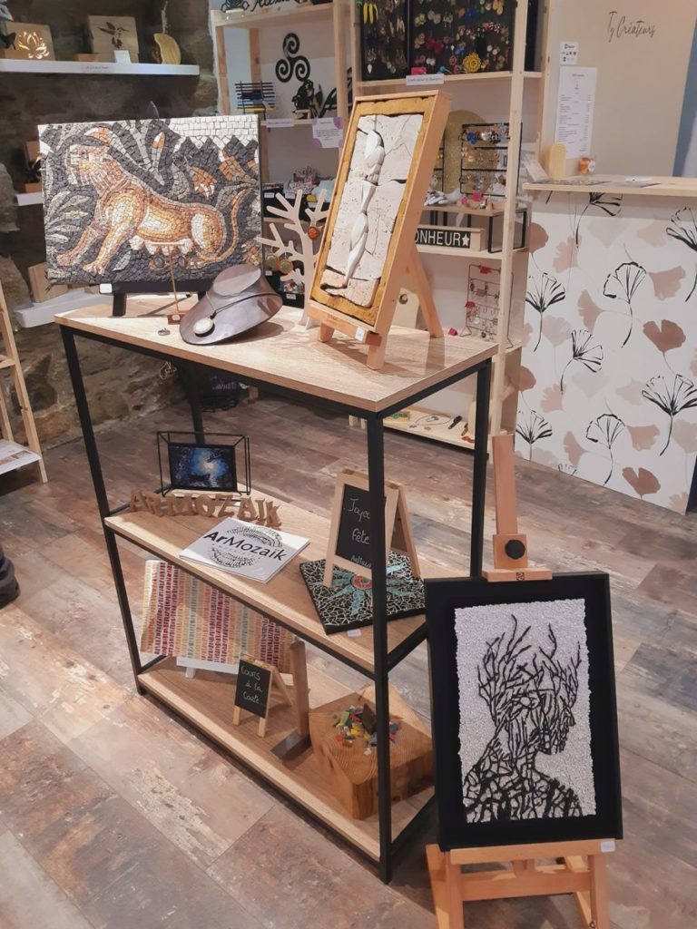 Mosaïques exposées à la boutique Ty Bougies de Tréguier